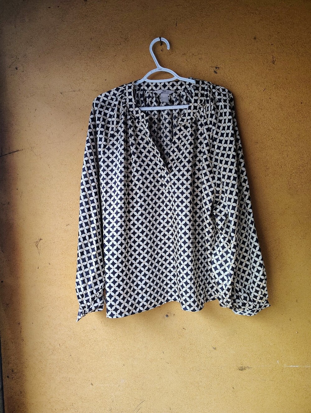 H&M Women’s Black & Cream Geometric Long-Sleeve Blouse